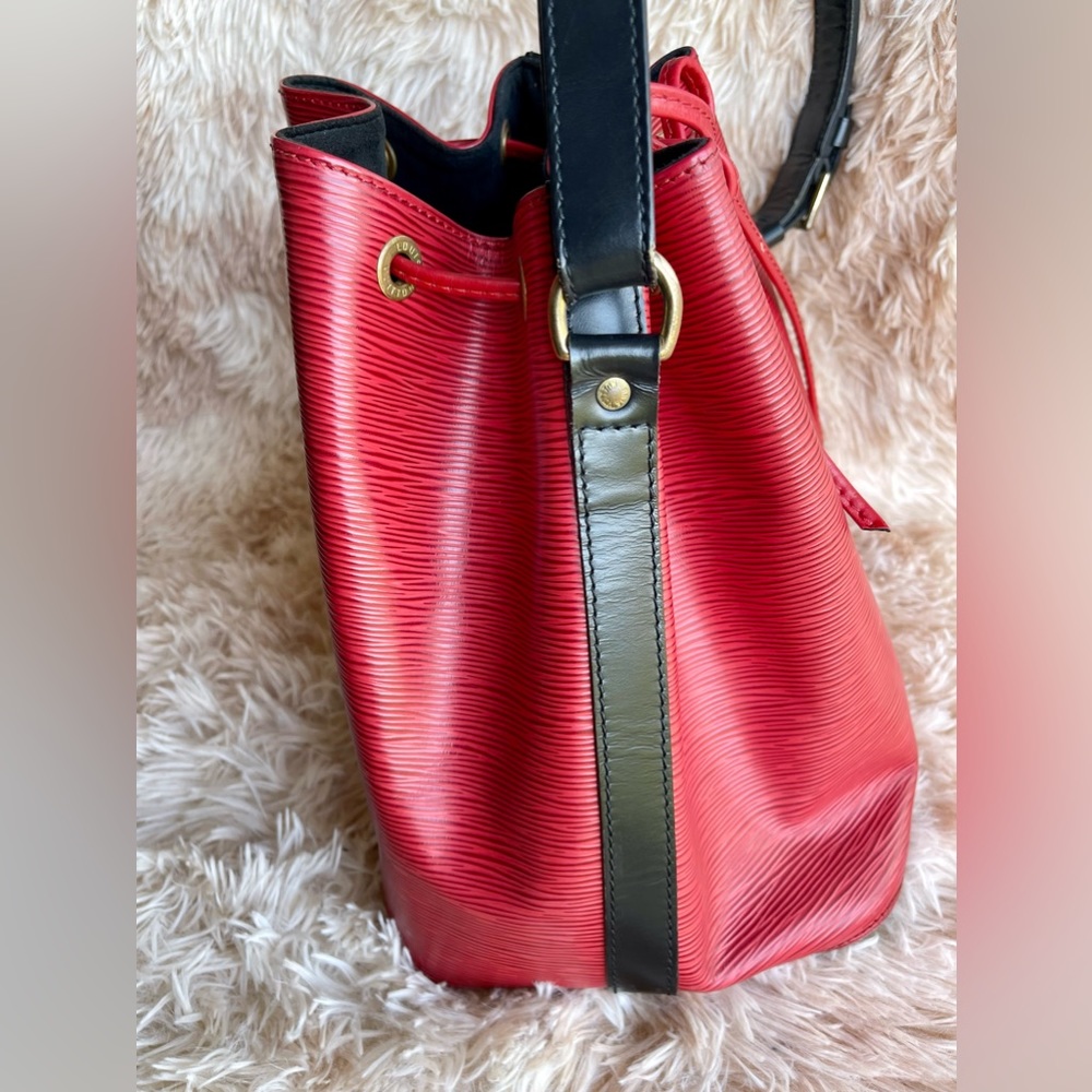 โผ๏ธSOLDโผ๏ธ Louis Vuitton Petit Noe Handbag Epi Leather - Picture 12 of 15